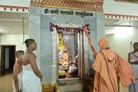 H. H. Swamiji at Shri Gurunatheshwar Gopalakrishna Temple, Chitrapur (25 Sep 2024)